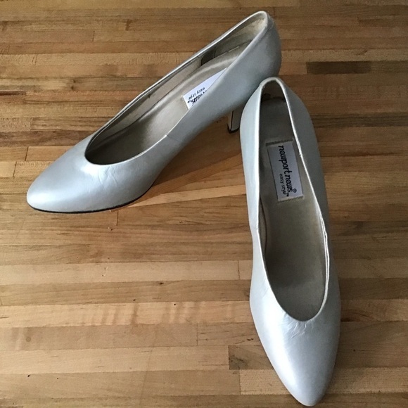 Newport News Silver Leather Heels size 9 - Picture 1 of 7